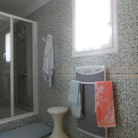 Avec Piscine Et Climatisation - 6 Pers. - Fr-1-251-953 *